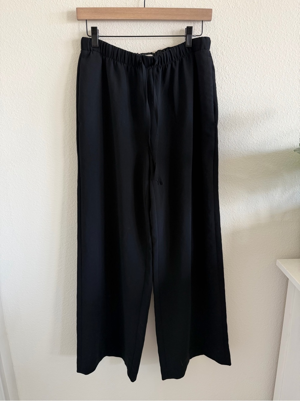 Aritzia Wilfred Lodge Pants Crepette Black Drawstring Relaxed Trousers